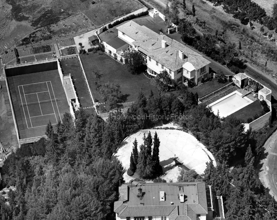 Fred Astaire Estate 1937 Located at Summit Drive wm.jpg
